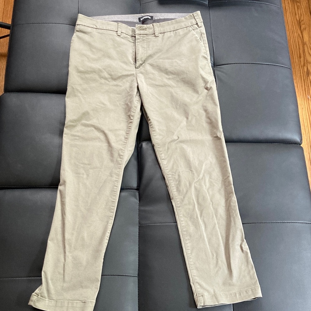 Express Slim Comfort Waist Hyper Stretch Chino -Dark Green, Slim Fit, Size 31x30